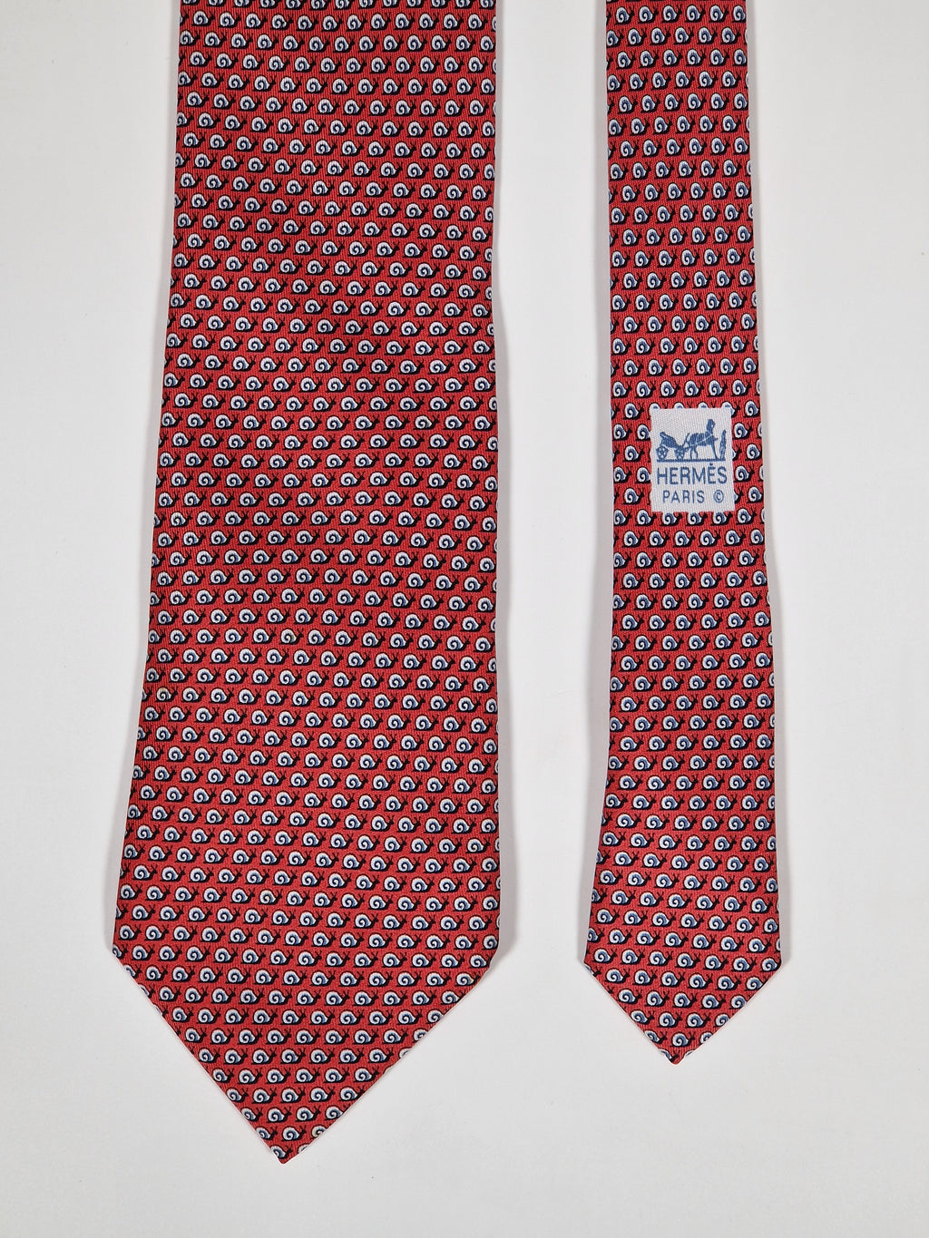 007839 Hermès tie red whimsical snali pattern 7839 UA
