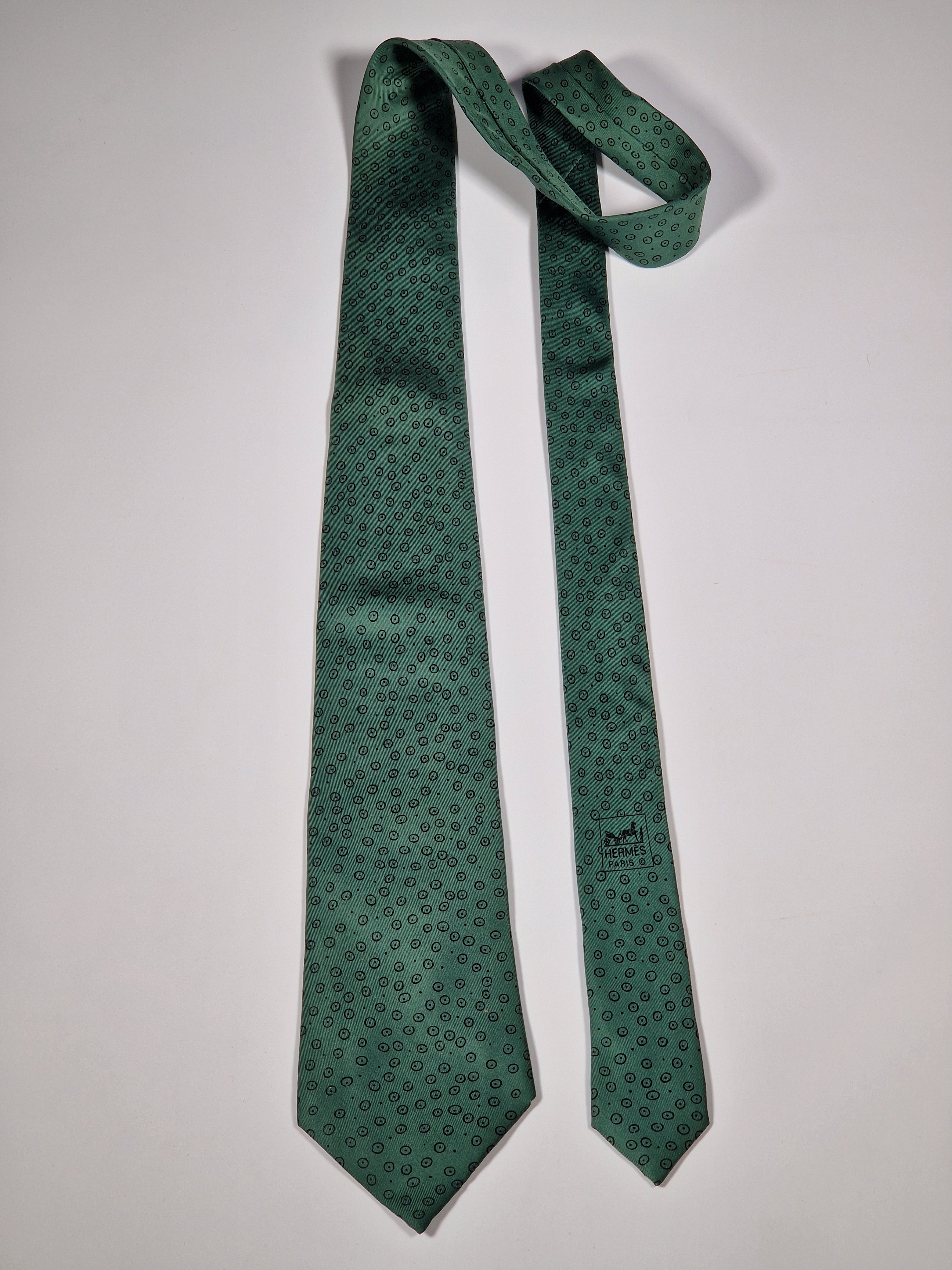 Hermès silk tie grean spoted pattern 7847 FA