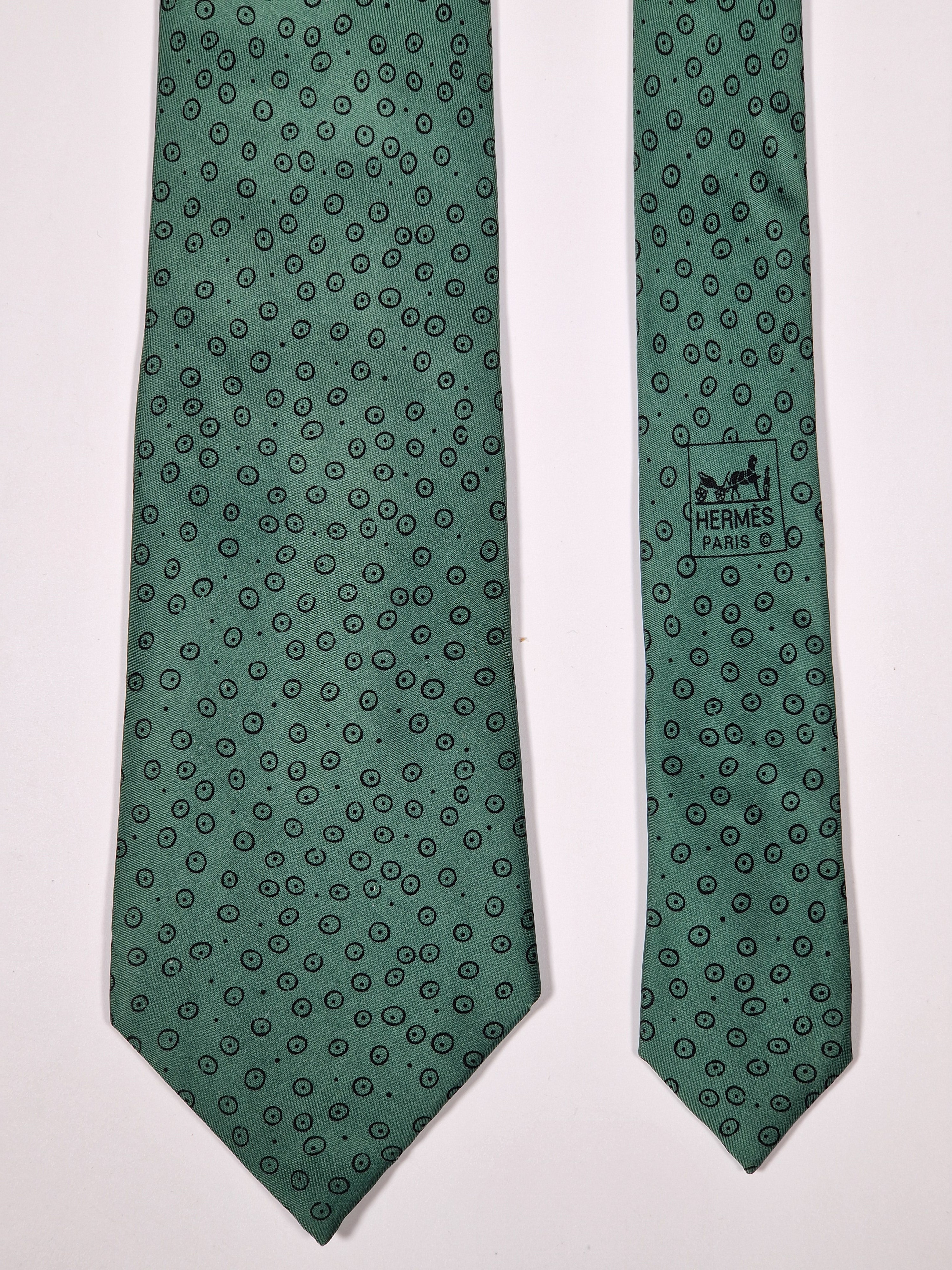 Hermès silk tie grean spoted pattern 7847 FA