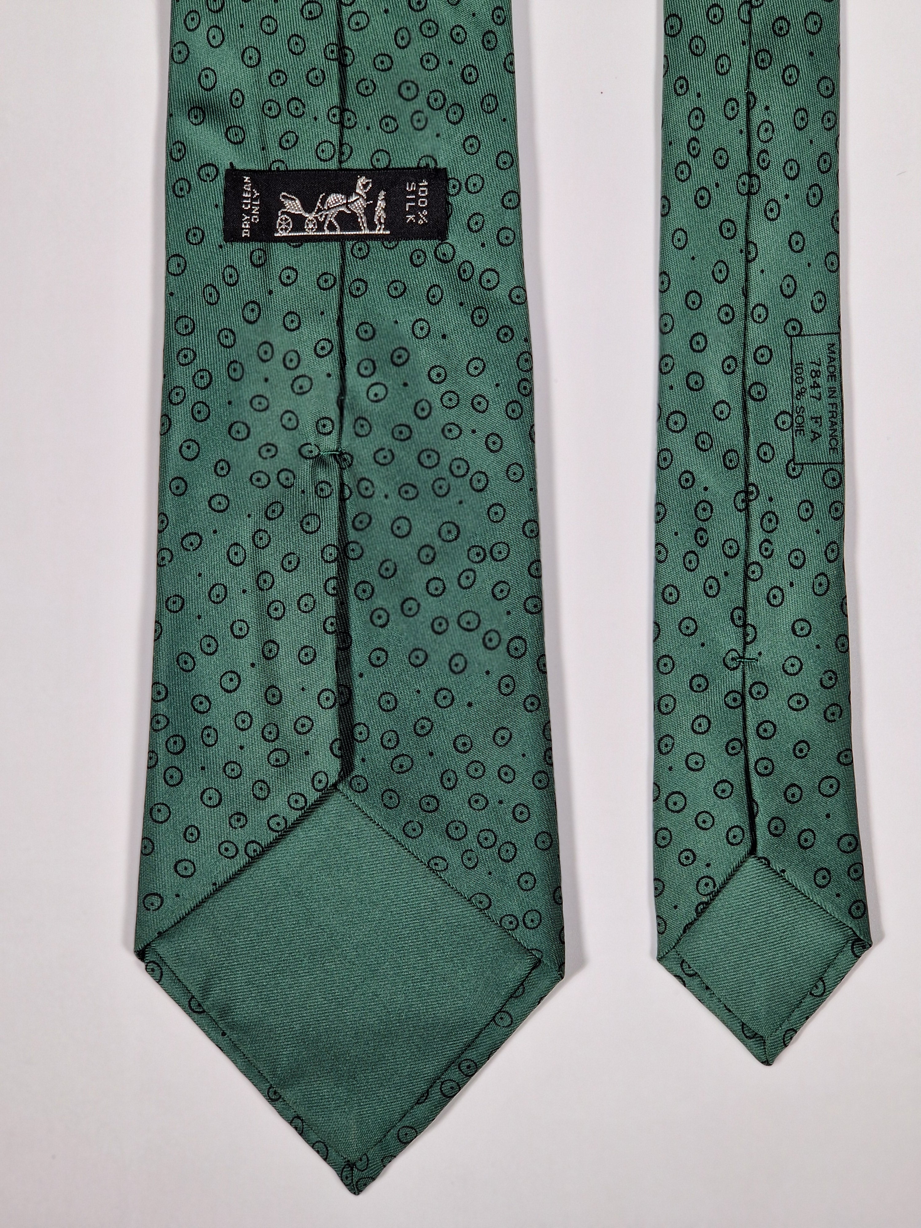 Hermès silk tie grean spoted pattern 7847 FA