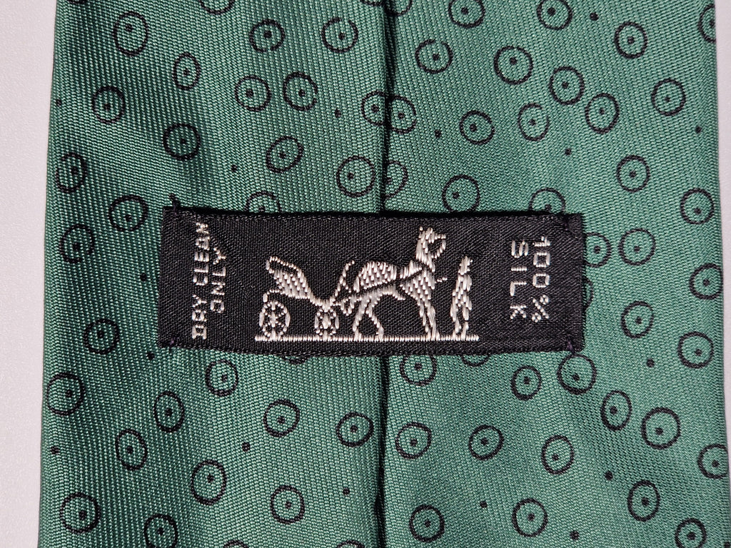 Hermès silk tie grean spoted pattern 7847 FA