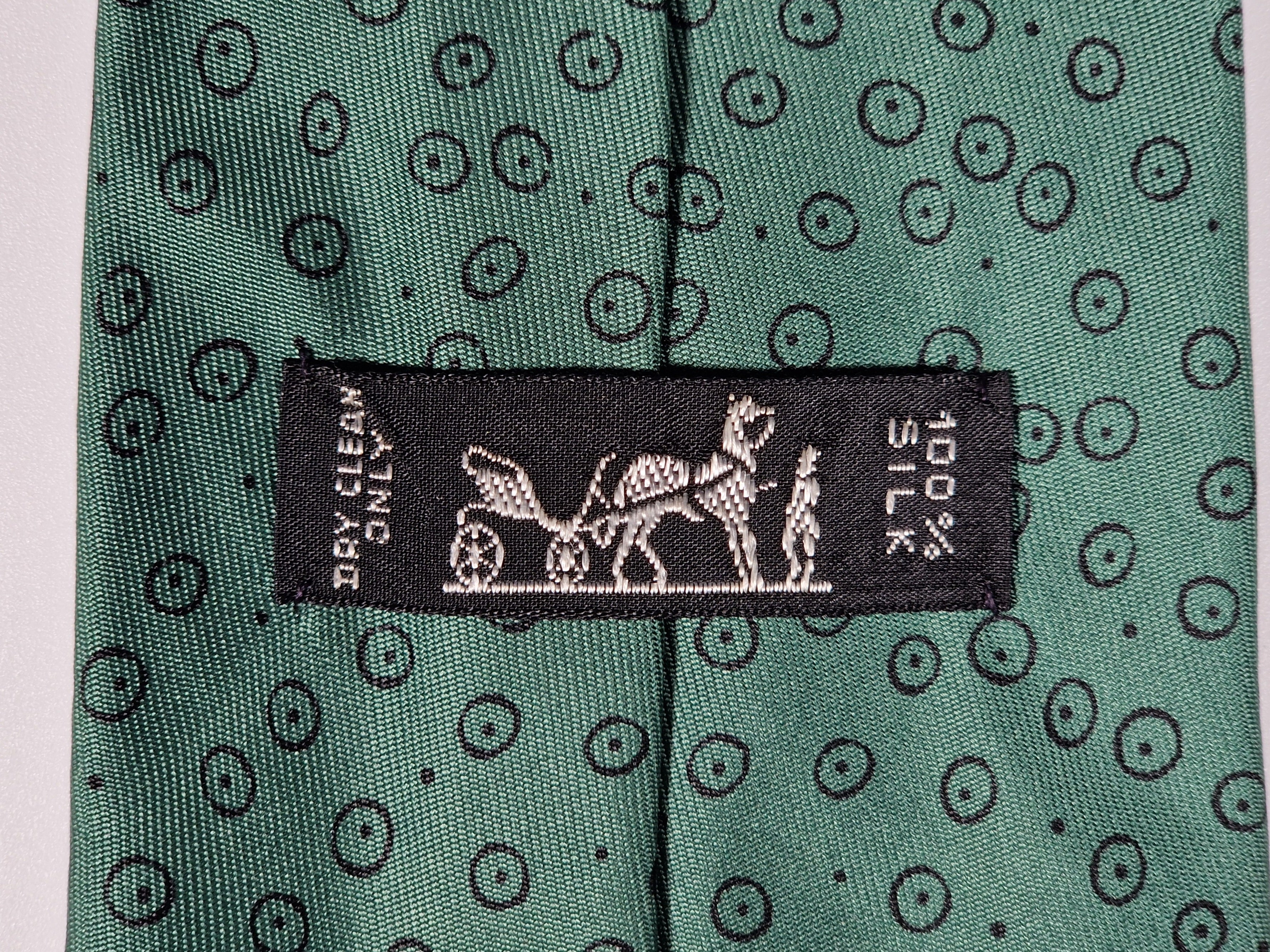 Hermès silk tie grean spoted pattern 7847 FA