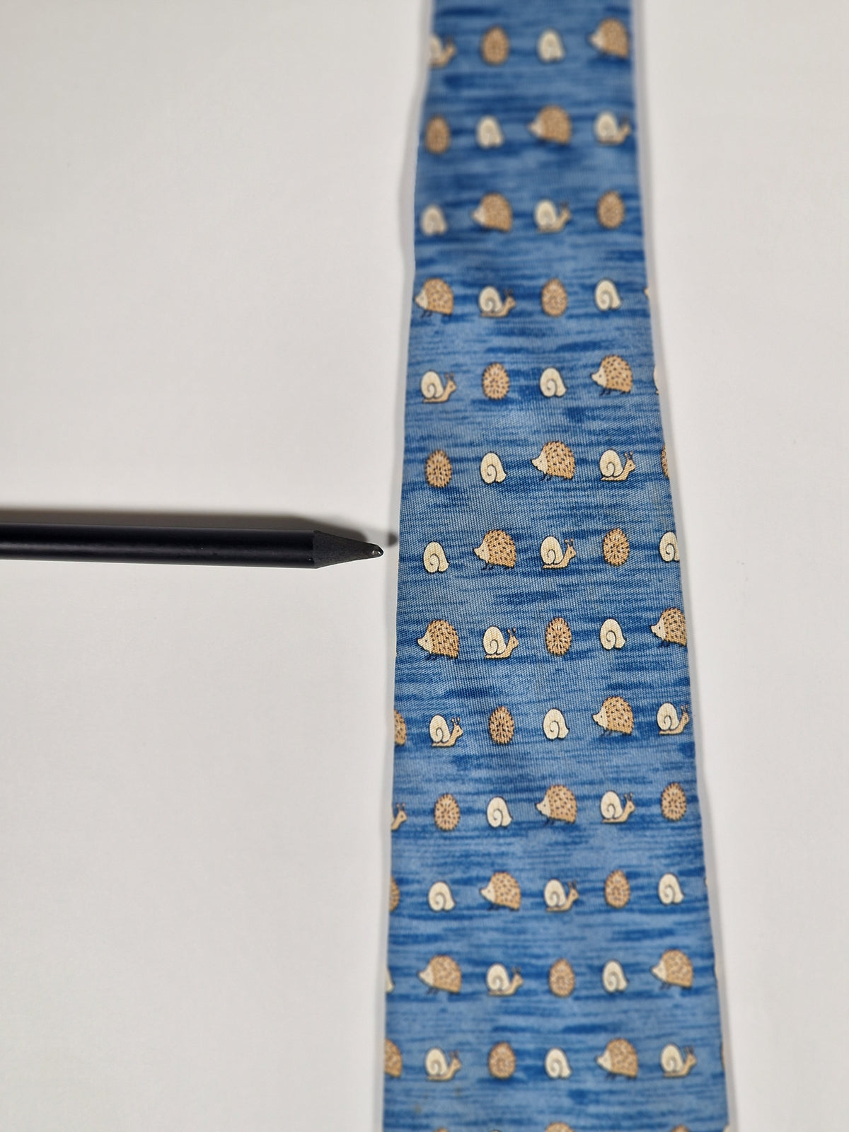 007850 Hermès tie blue Snail and hedgehog whimsical pattern 7850 UA