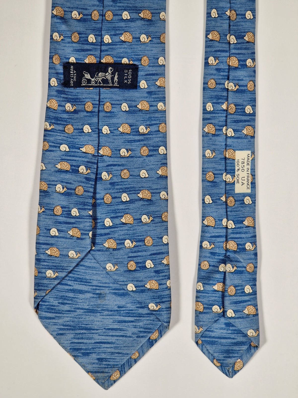 007850 Hermès tie blue Snail and hedgehog whimsical pattern 7850 UA