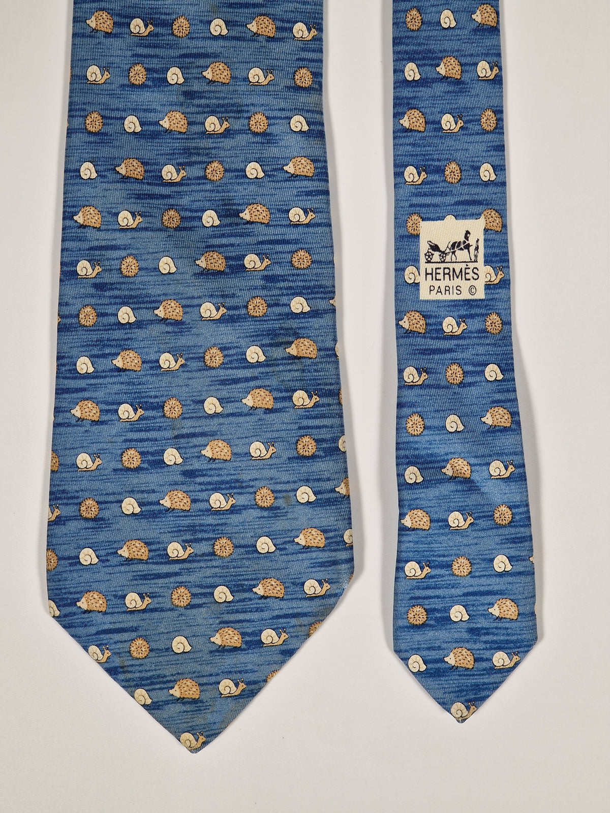 007850 Hermès tie blue Snail and hedgehog whimsical pattern 7850 UA
