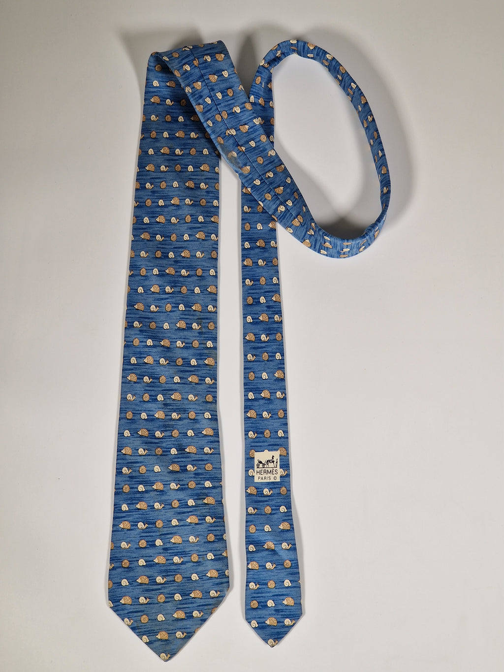 007850 Hermès tie blue Snail and hedgehog whimsical pattern 7850 UA