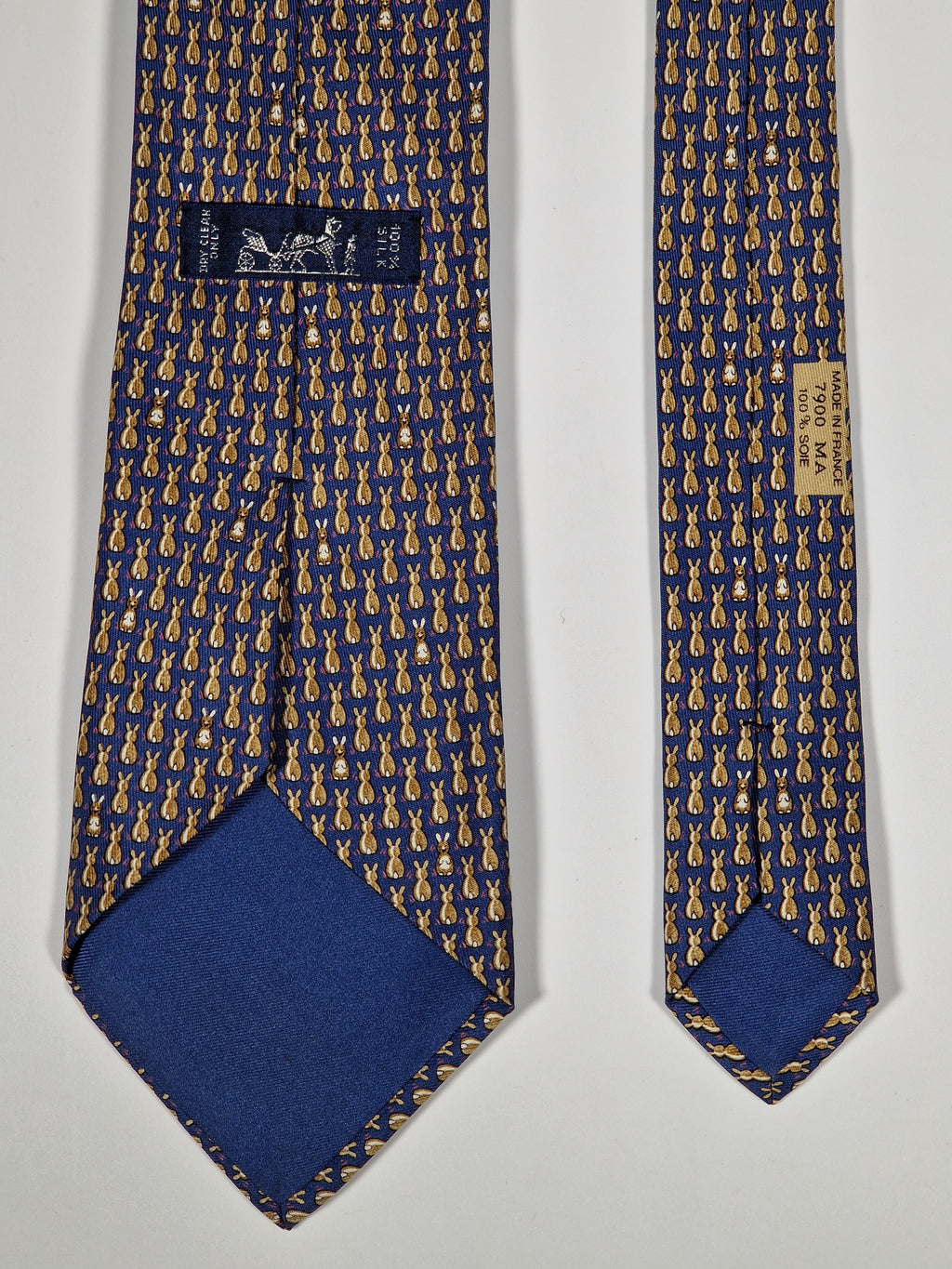 007900 Hermès silk tie blue whimsical rabbits 7900 MA