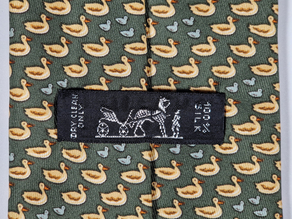 007932 Hermès tie Green duck whimsical pattern 7932 MA