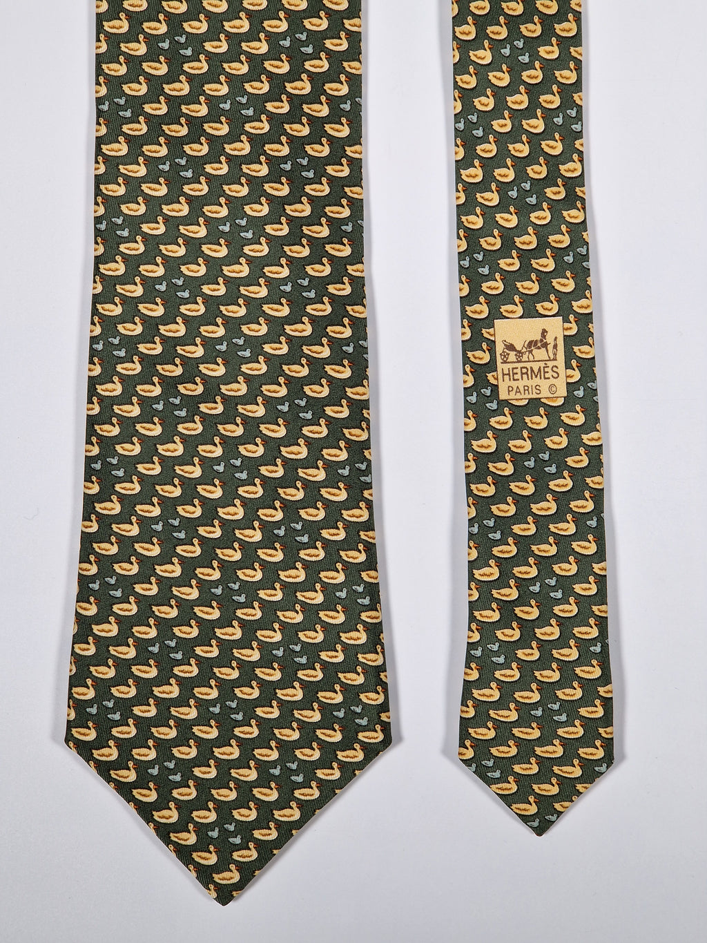 007932 Hermès tie Green duck whimsical pattern 7932 MA