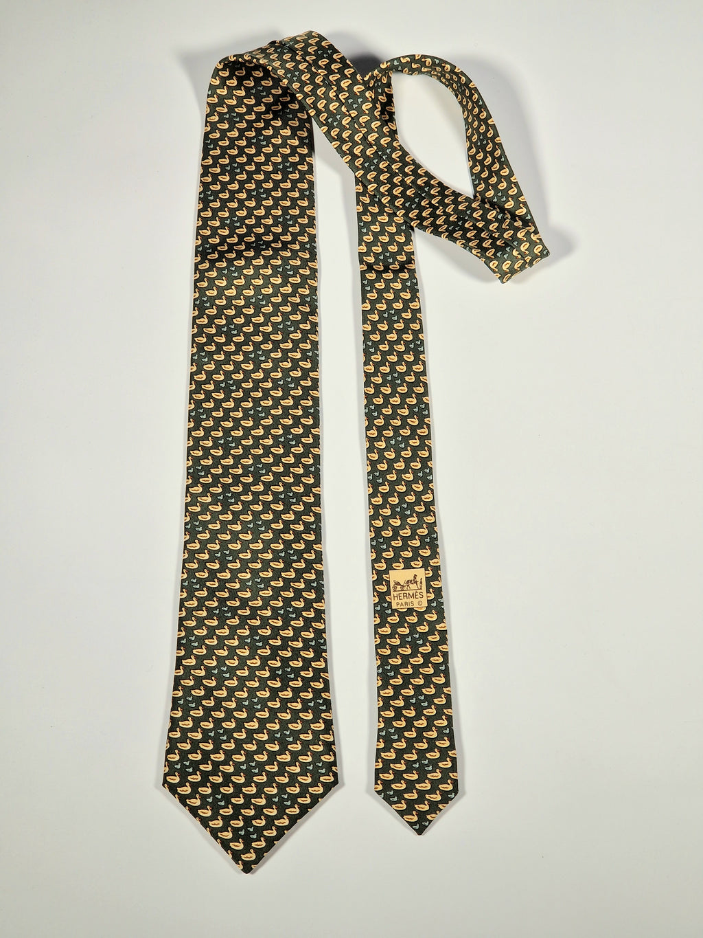 007932 Hermès tie Green duck whimsical pattern 7932 MA