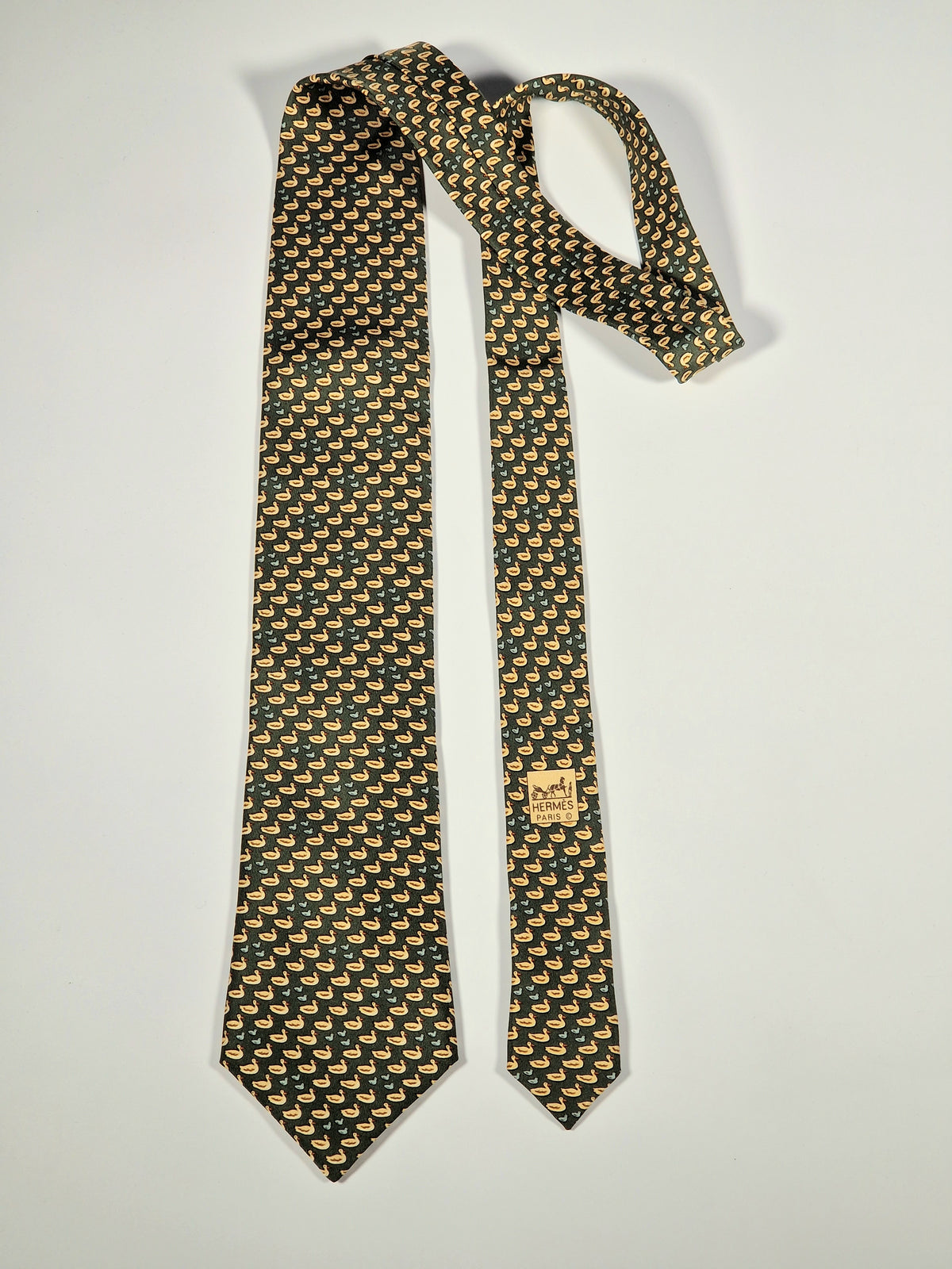 007932 Hermès tie Green duck whimsical pattern 7932 MA