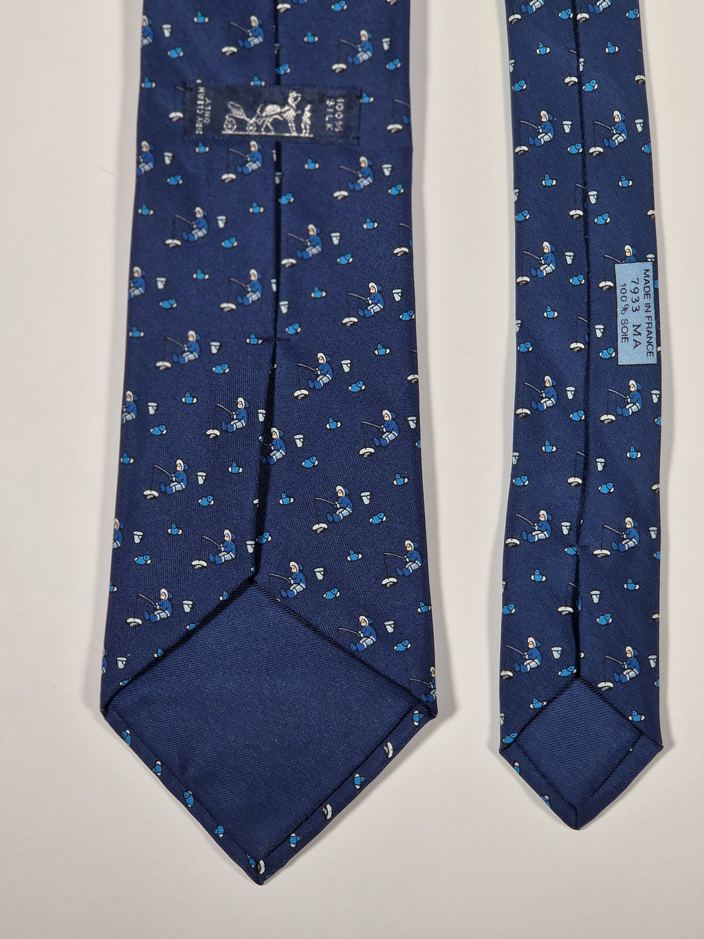 007933 Hermès tie isfishing whimsical pattern Hermès 7933 MA tie blue