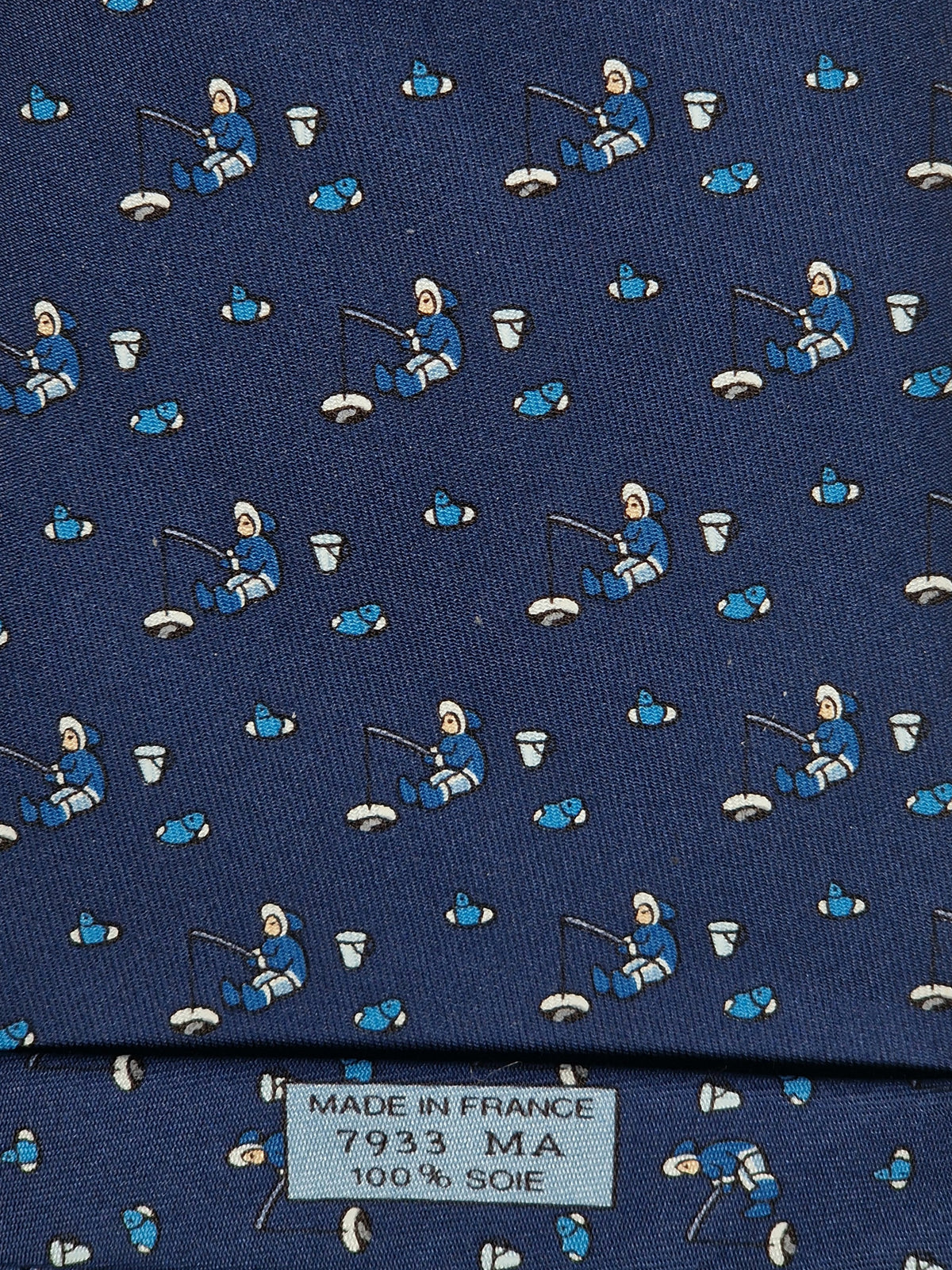 007933 Hermès tie isfishing whimsical pattern Hermès 7933 MA tie blue