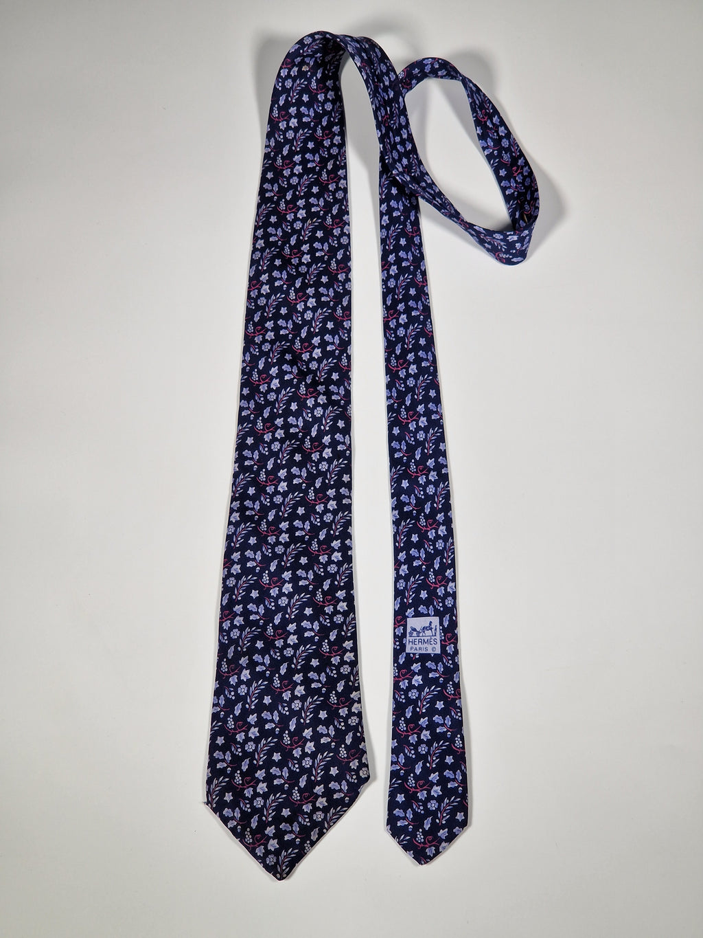 007934 Hermès tie blue wine grape pattern 7934 MA