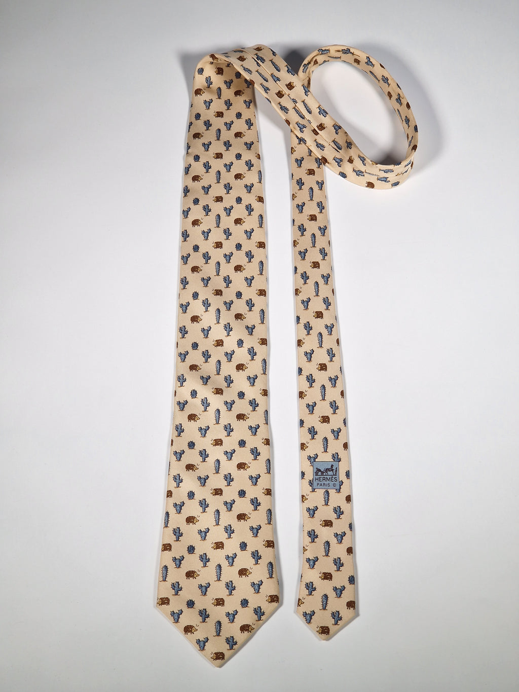 Hermès silk tie beige Hedgehog ad catus whimsical pattern 7988 EA