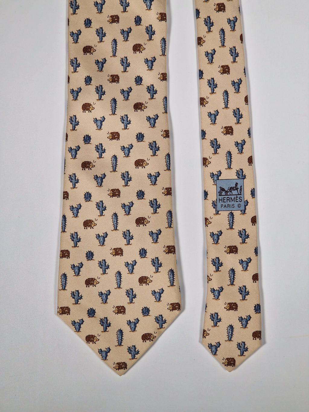 Hermès silk tie beige Hedgehog ad catus whimsical pattern 7988 EA