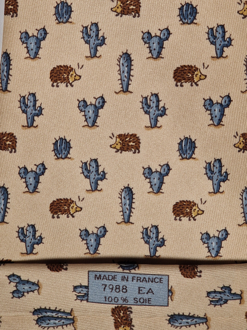 Hermès silk tie beige Hedgehog ad catus whimsical pattern 7988 EA