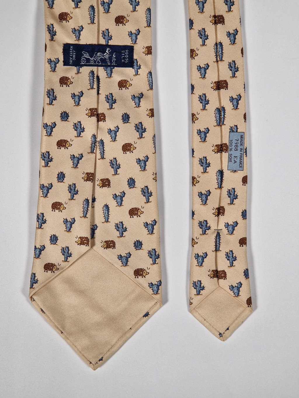 Hermès silk tie beige Hedgehog ad catus whimsical pattern 7988 EA