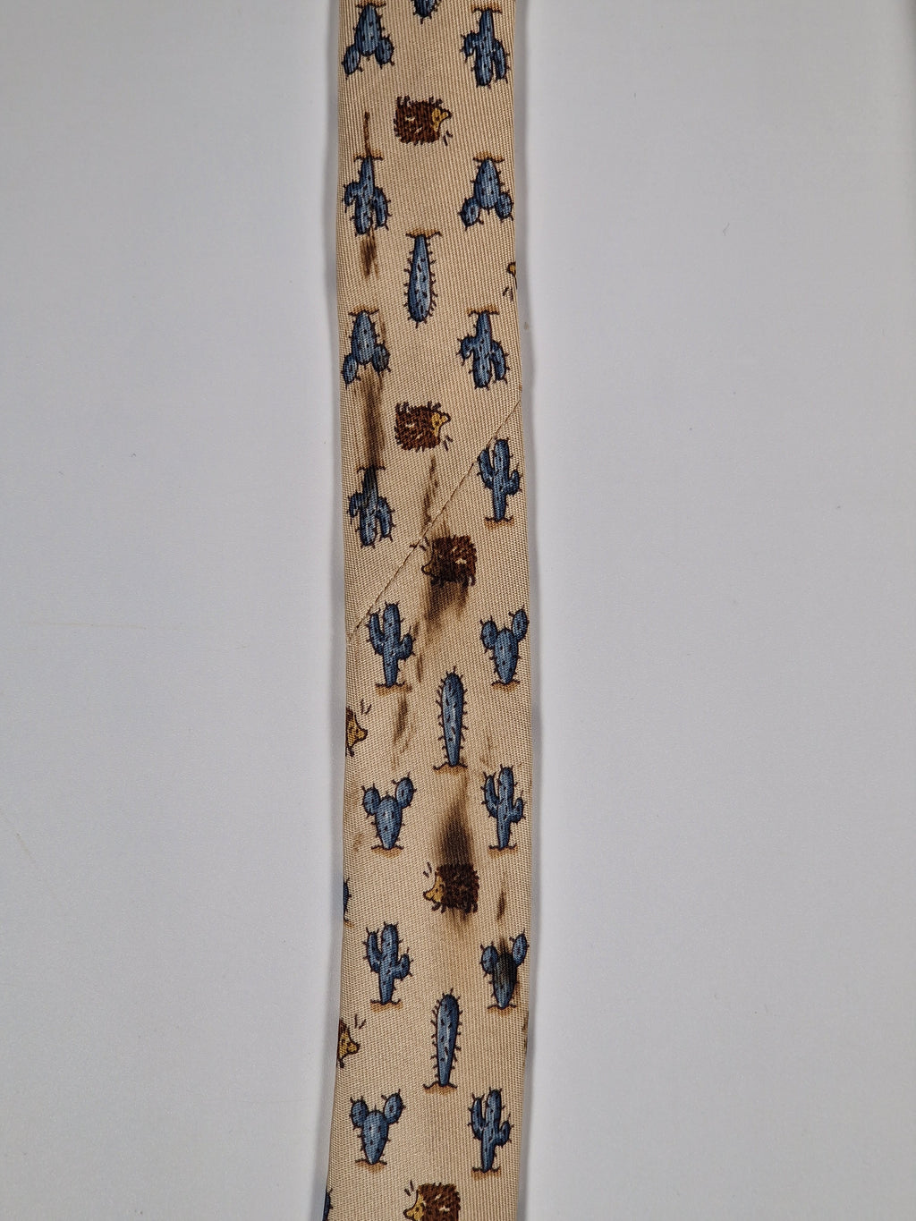 Hermès silk tie beige Hedgehog ad catus whimsical pattern 7988 EA