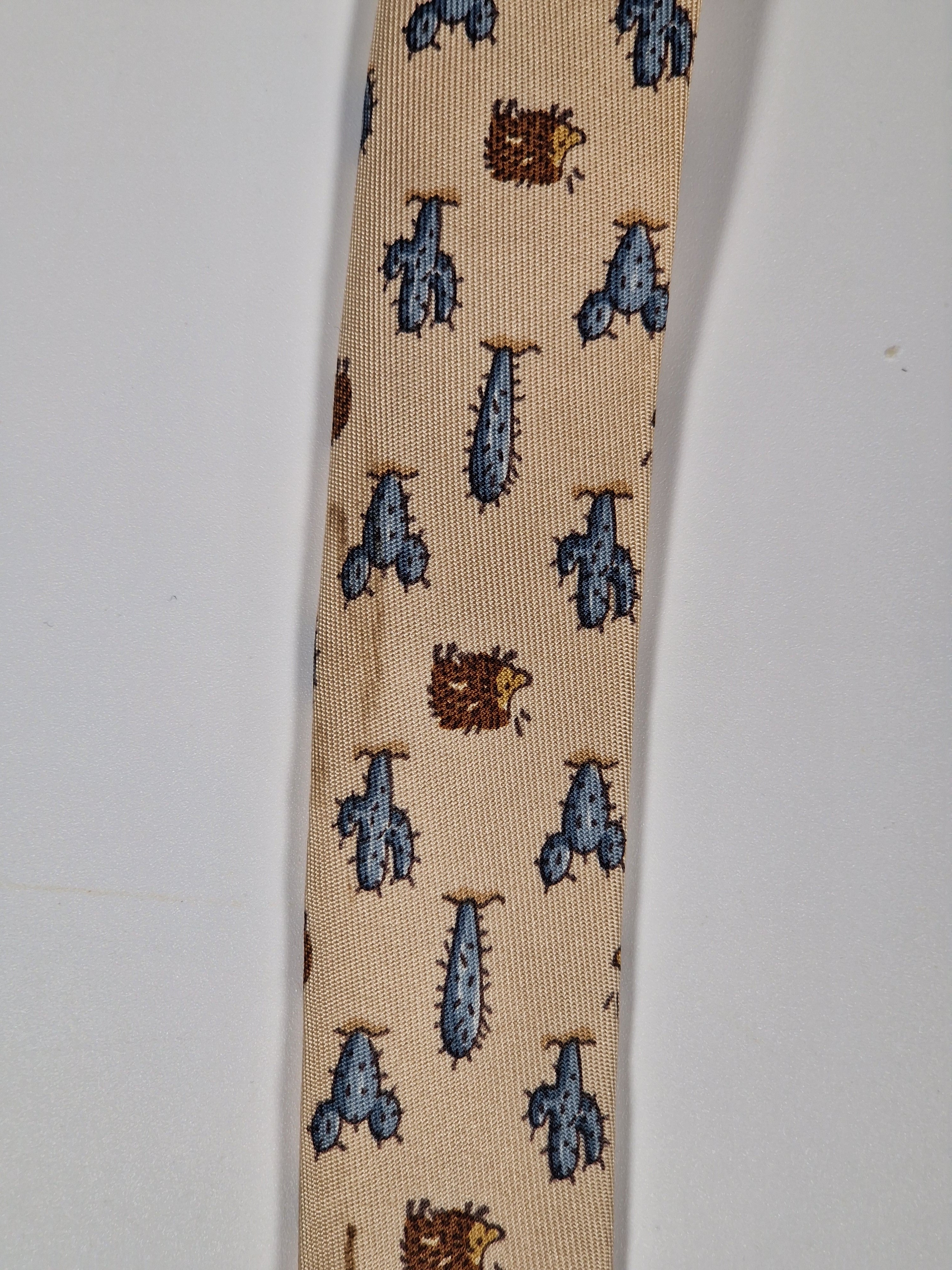 Hermès silk tie beige Hedgehog ad catus whimsical pattern 7988 EA