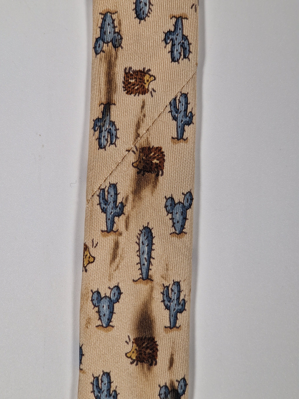 Hermès silk tie beige Hedgehog ad catus whimsical pattern 7988 EA