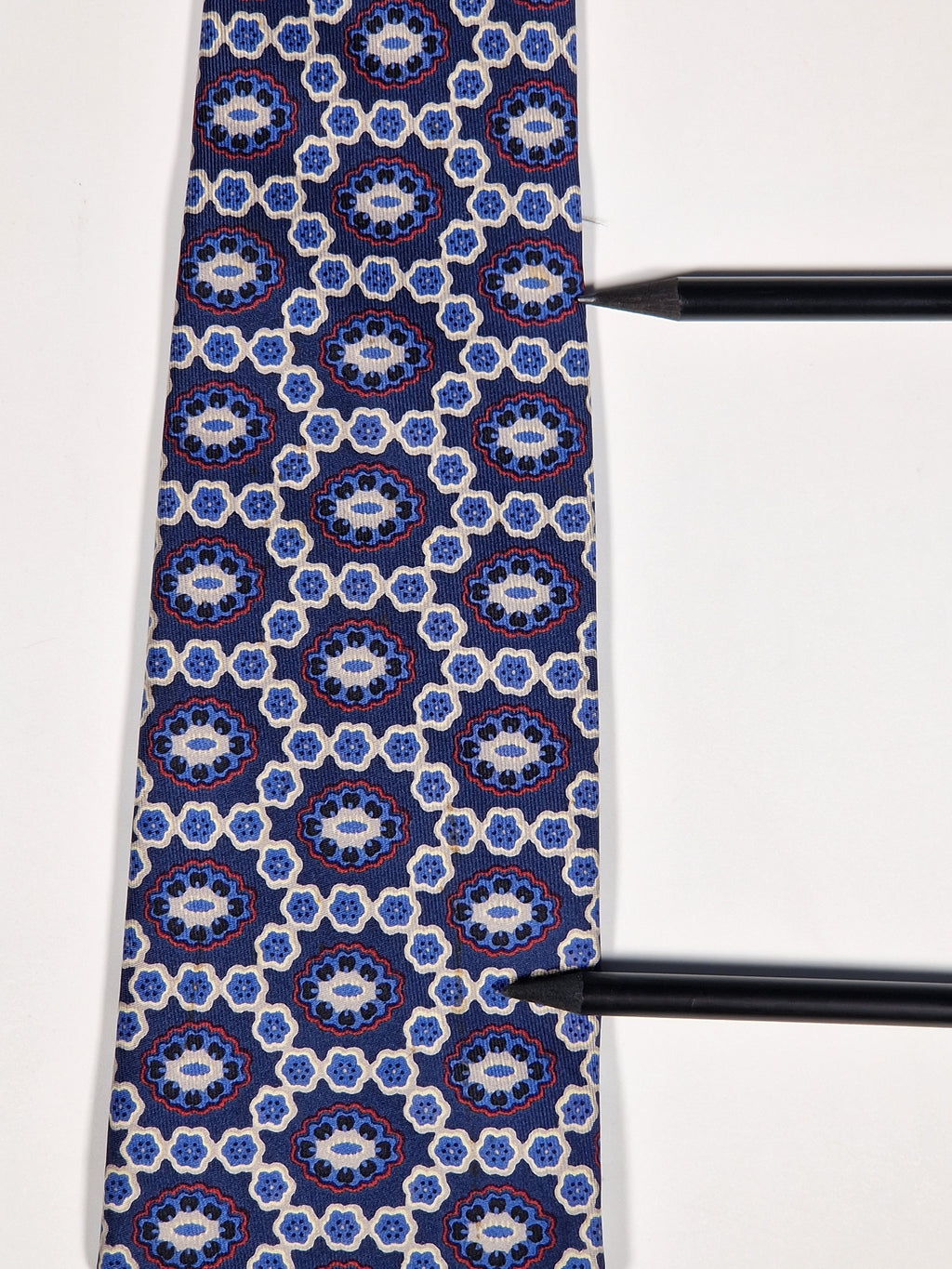 000837 Hermès silk tie blue geometrical pattern 837 EA