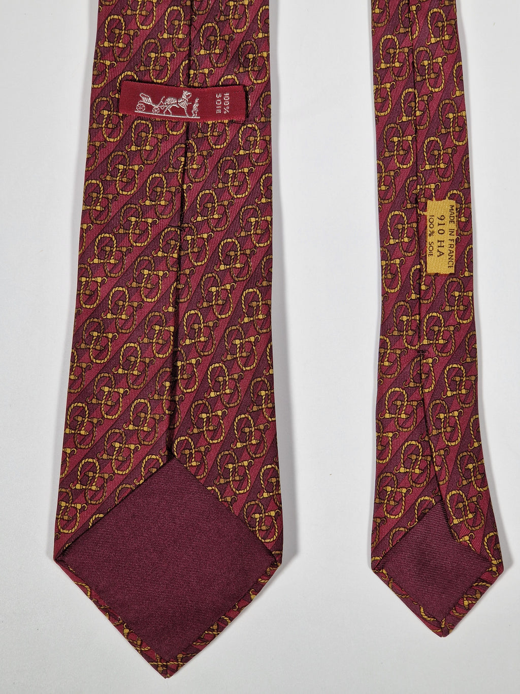 000910 Hermès tie red equestrian pattern 910 HA