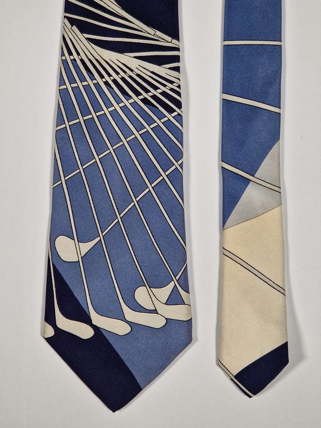 Vintage Hermès silk tie Golf pattern No Code