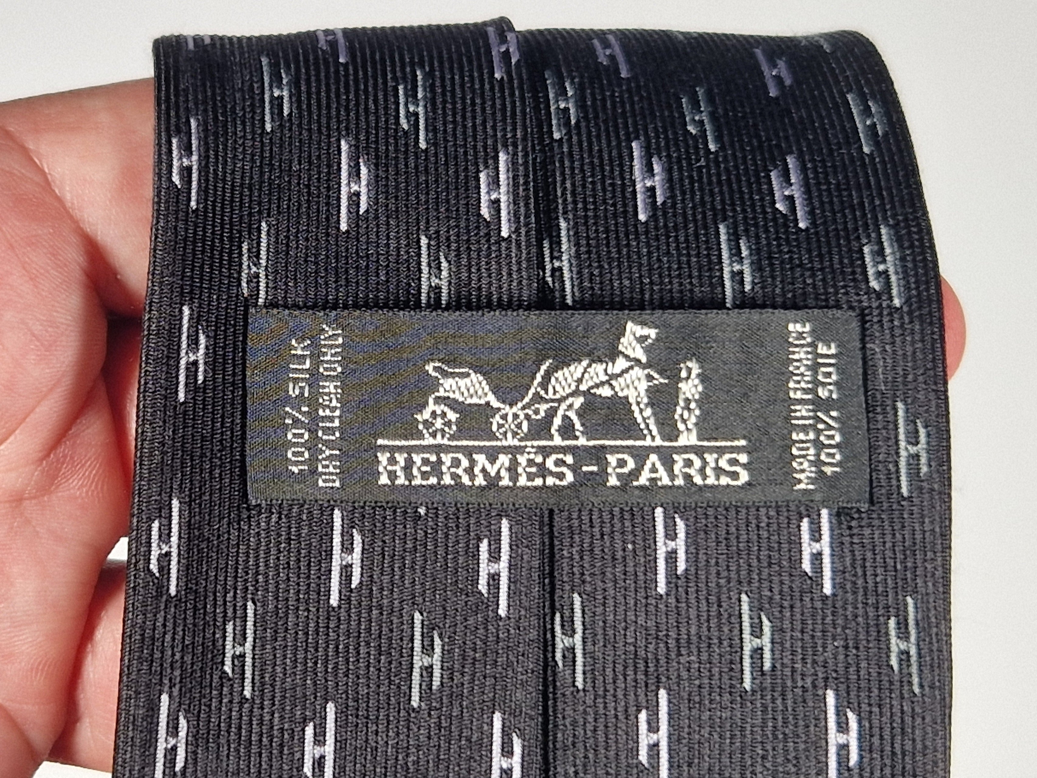 Vintge Hermès jacquard silk tie black H pattern No code