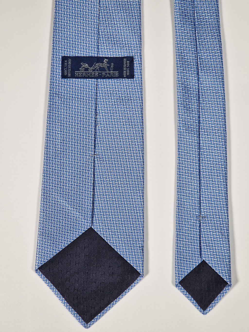 Hermès silk tie blue geometrical pattern No code