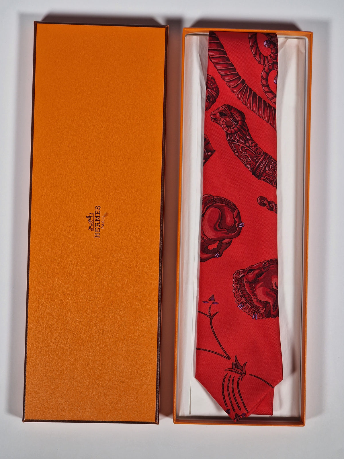 Scarf No code tie red Equestrian patter Hermés Tie with box