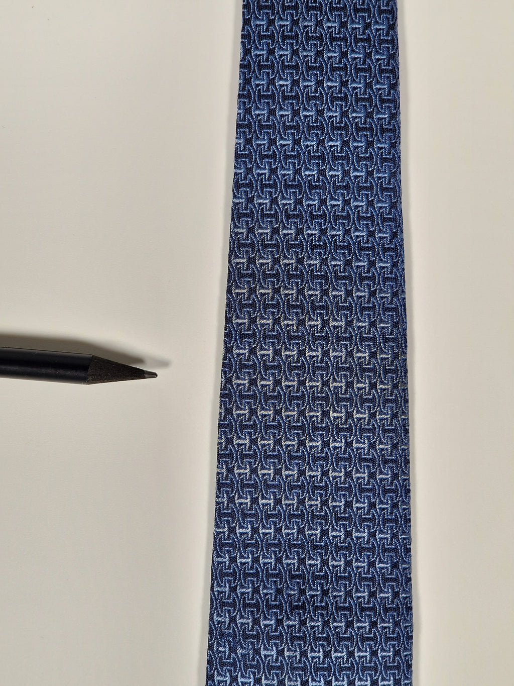 No Code Hermès tie blue H pattern no code