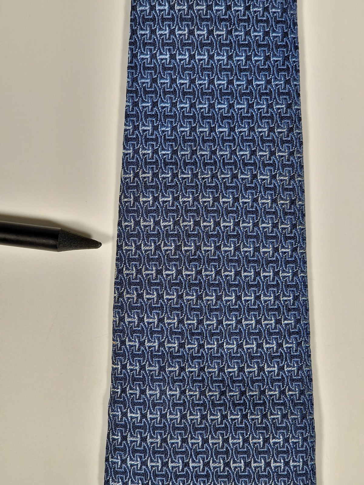 No Code Hermès tie blue H pattern no code