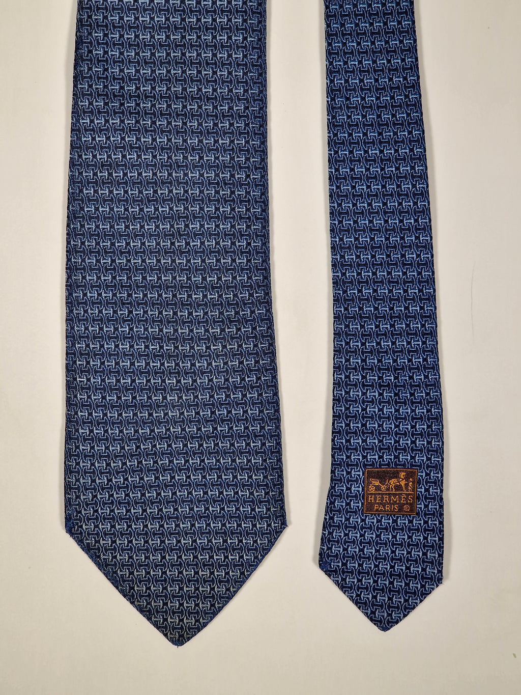 No Code Hermès tie blue H pattern no code