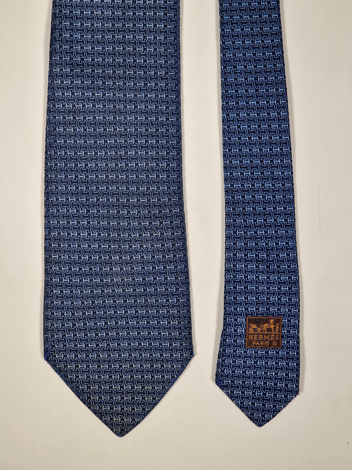 No Code Hermès tie blue H pattern no code