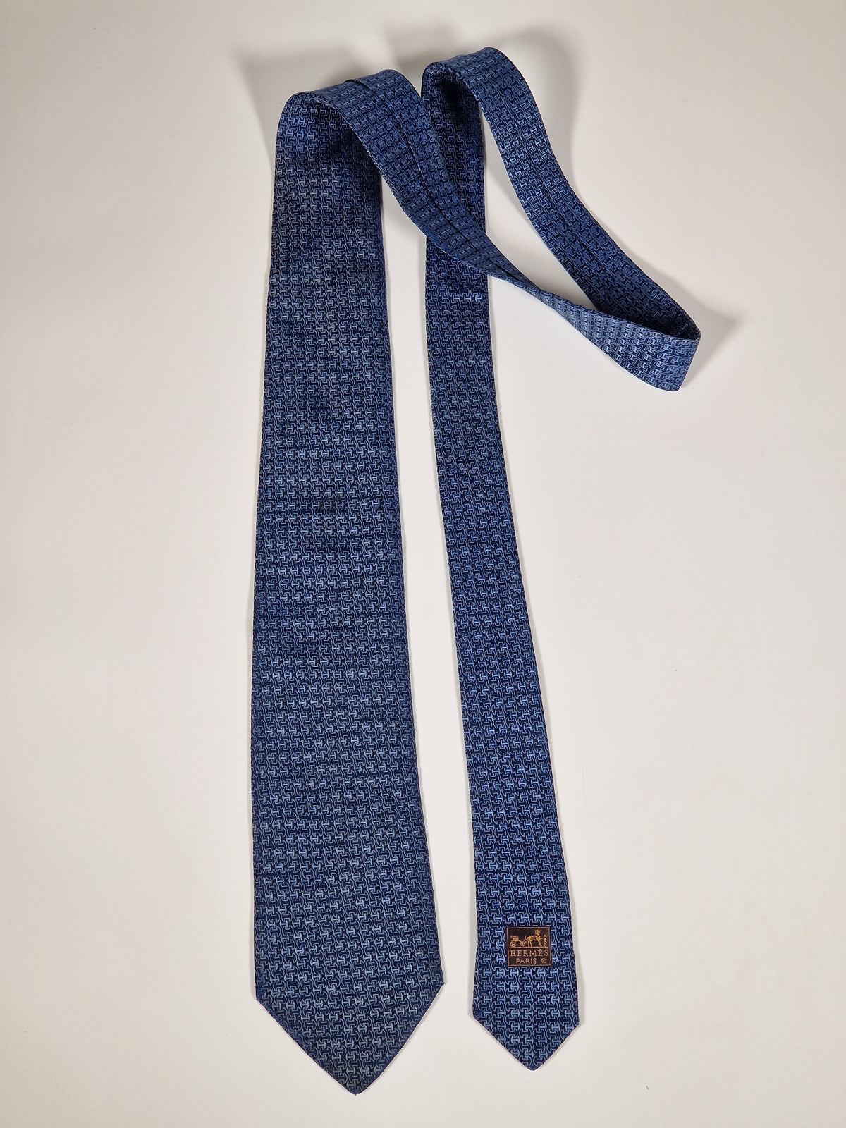 No Code Hermès tie blue H pattern no code