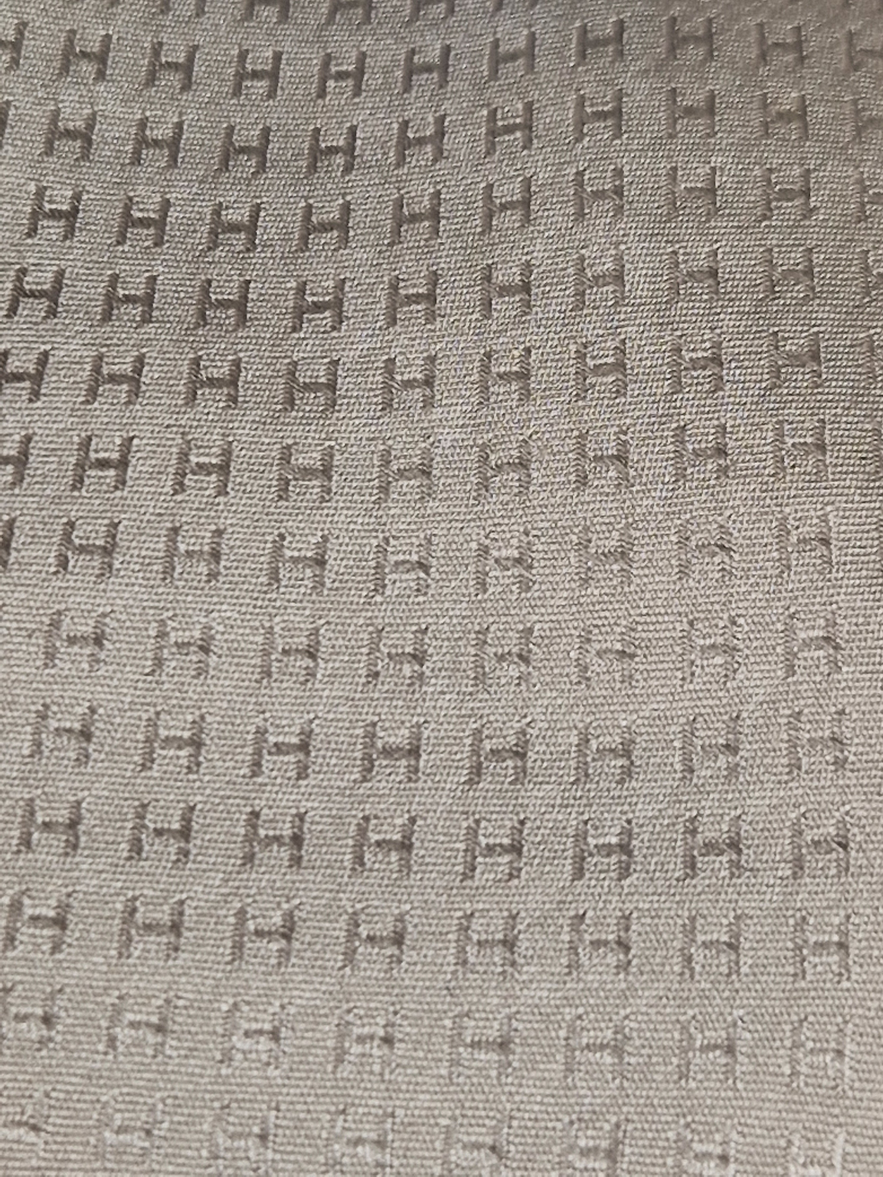 Hermés off white silk Faconnee H Tie