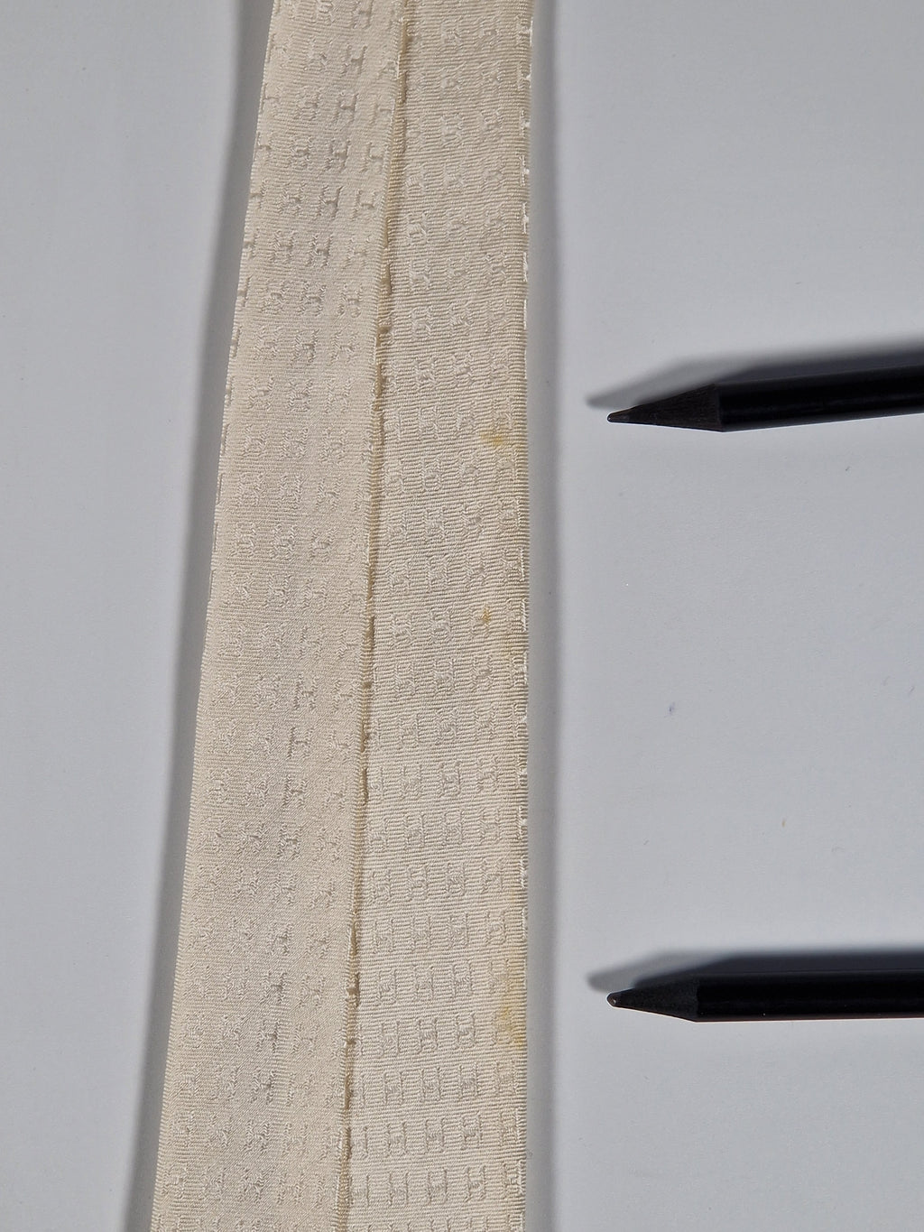 Hermés off white silk Faconnee H Tie