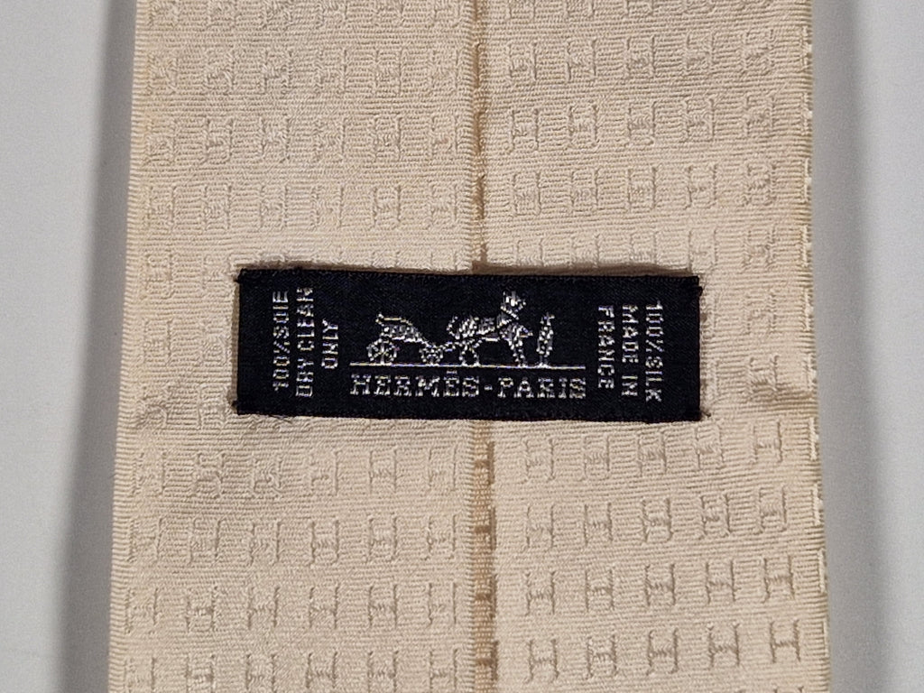 Hermés off white silk Faconnee H Tie