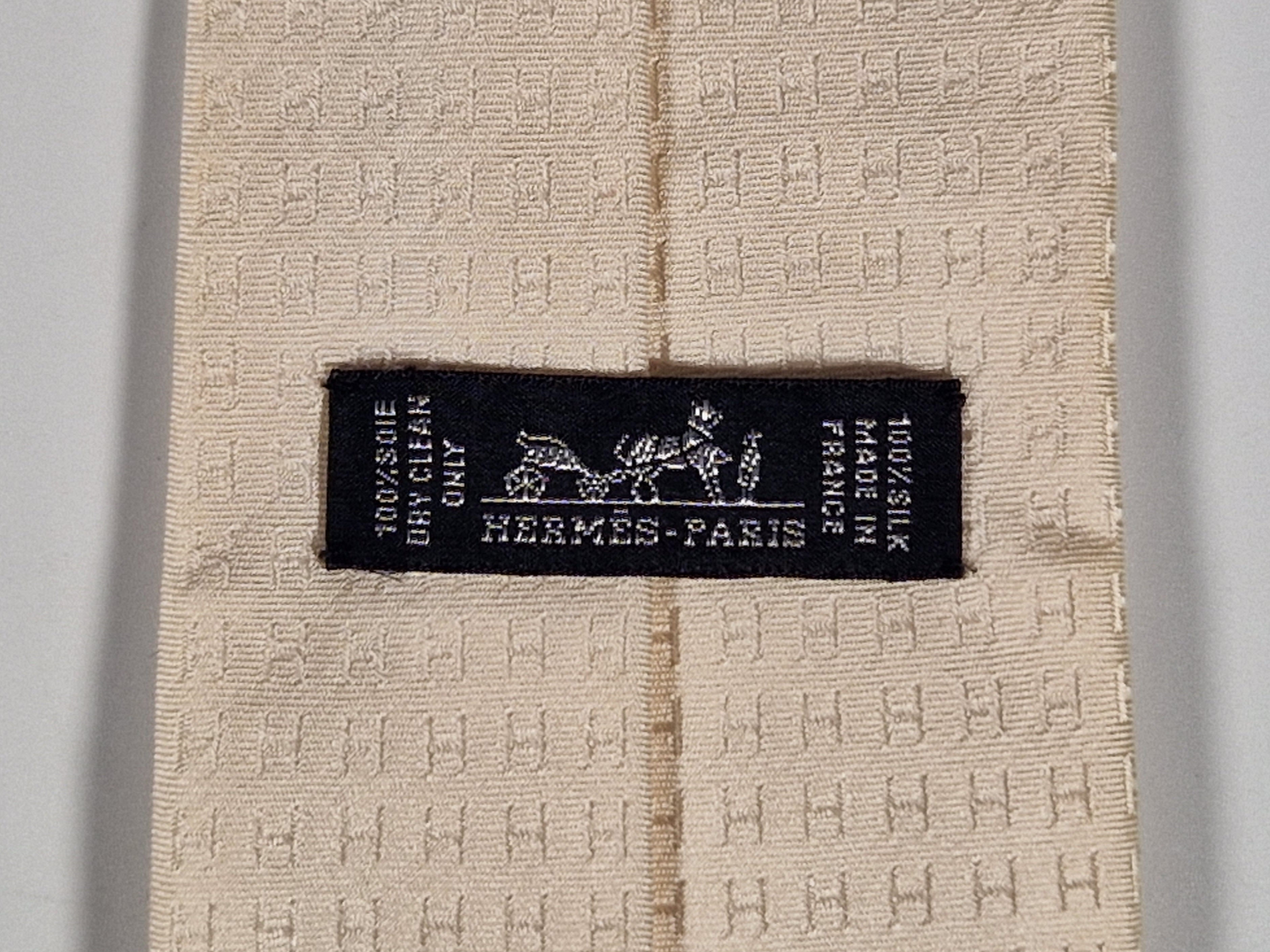 Hermés off white silk Faconnee H Tie