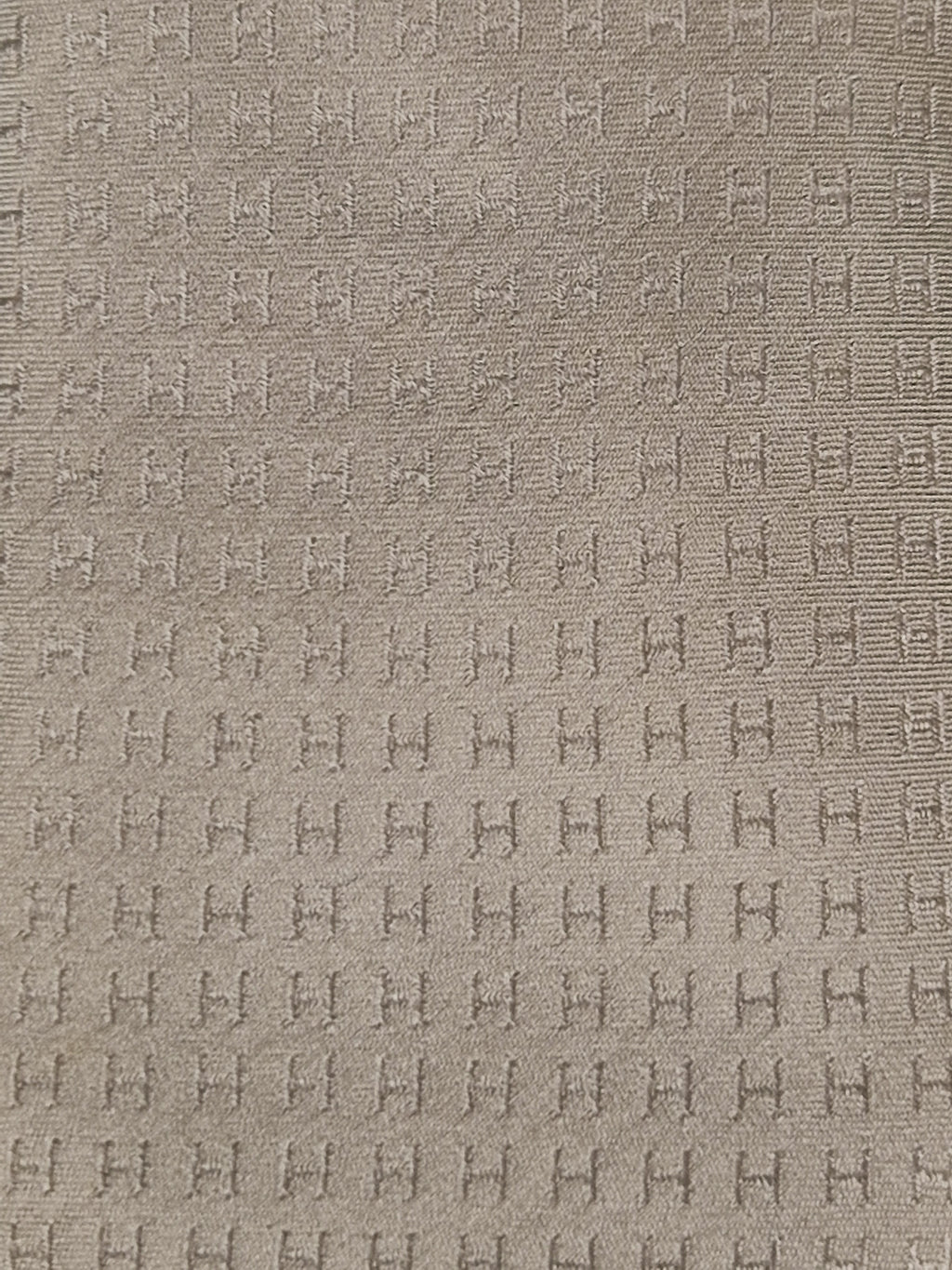 Hermés off white silk Faconnee H Tie