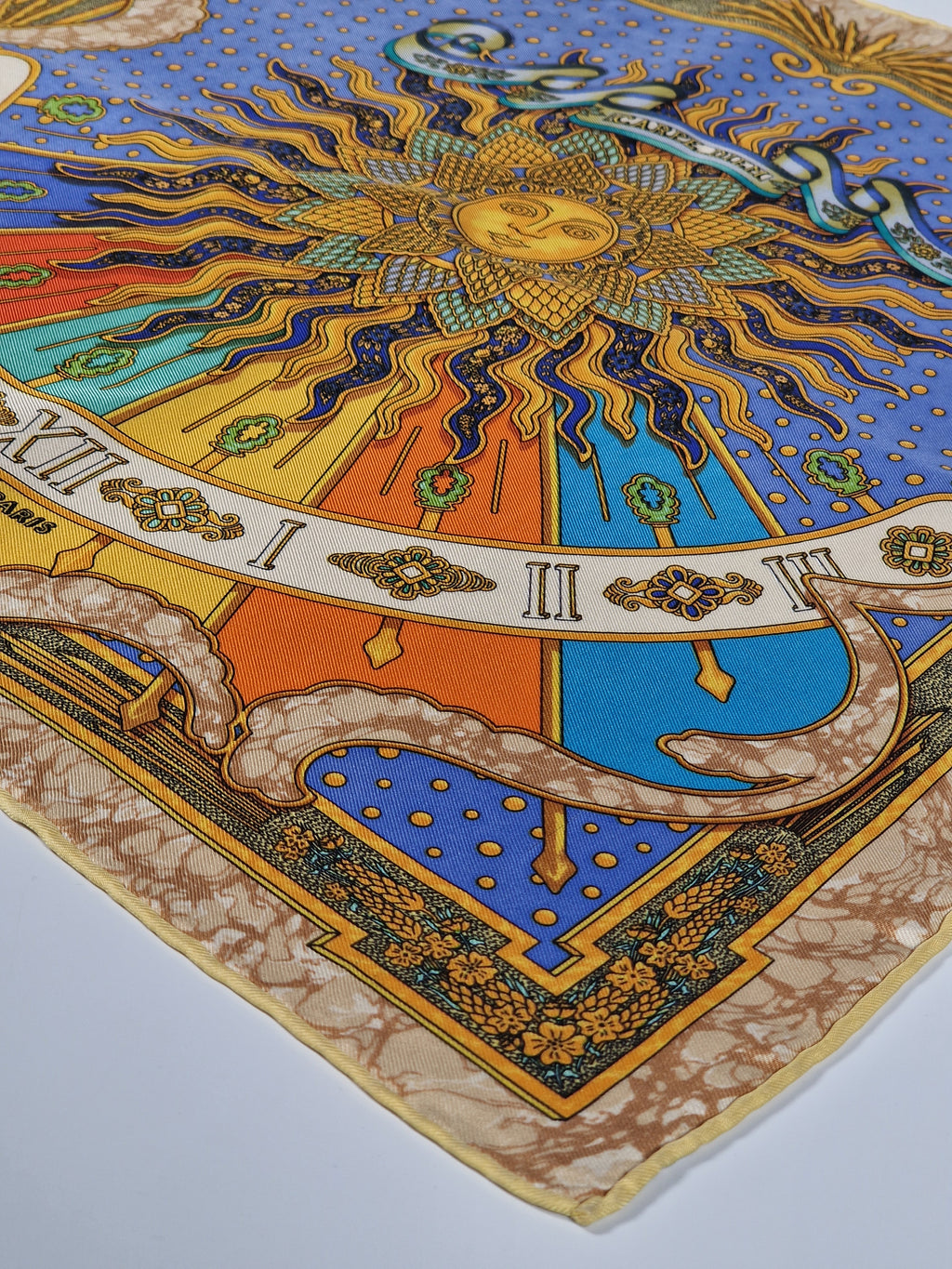 Vintage Hermes petit carrè 40 "Carpe Diem"